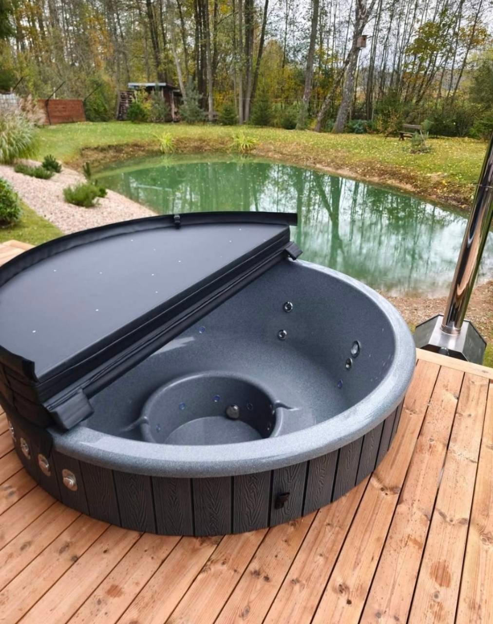 Royal Tubs kubilas terasoje gamtos apsuptyje